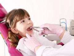 Процедура удаления молочных зубов у детей
